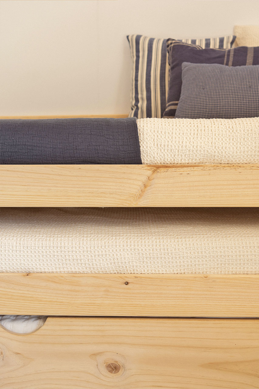 Imagen de ambiente 5 para:Cama compacta triple de madera maciza de pino